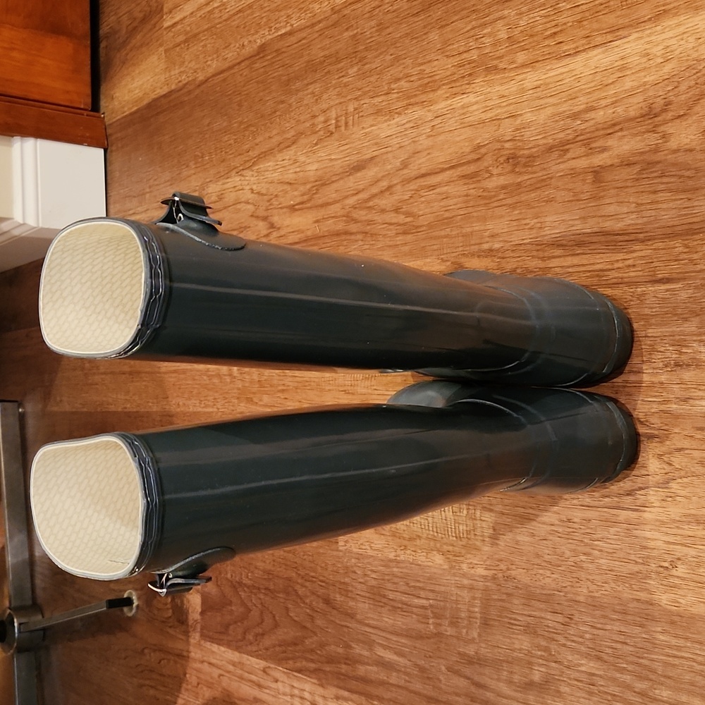 EUC Tall Hunter Rain Boots - Picture 5 of 7